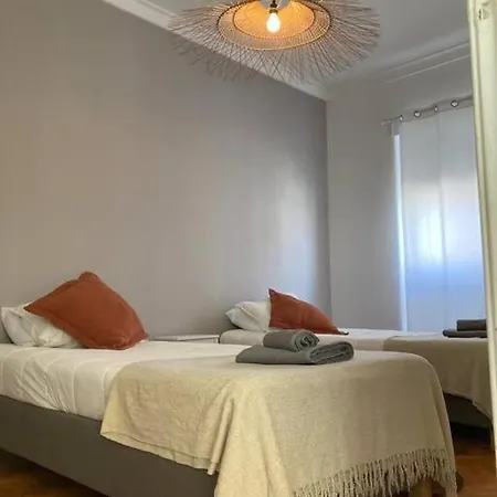 Apartment Apartamento Bem Localizado Para Familias & Amigos Lisbon