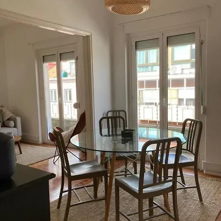 Apartamento Bem Localizado Para Familias & Amigos Apartment Lisbon